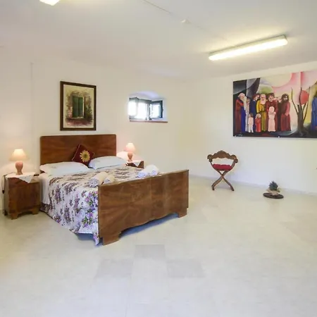 4 Bedroom Lovely In Holiday home
