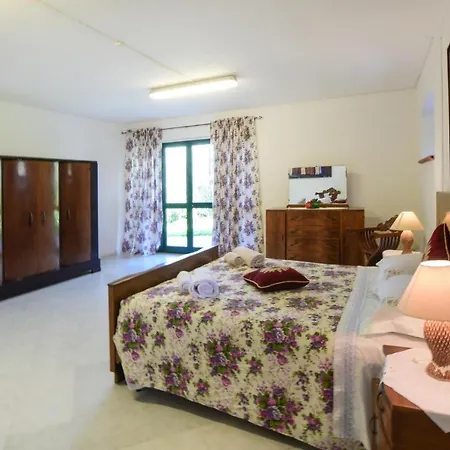 4 Bedroom Lovely In *