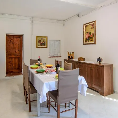 펜션 4 Bedroom Lovely In