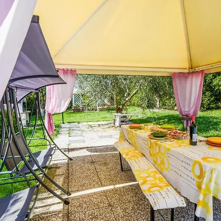 펜션 4 Bedroom Lovely In