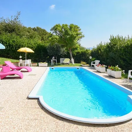 4 Bedroom Lovely In Holiday home