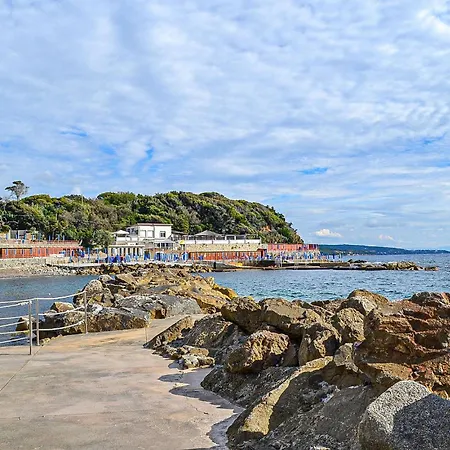 4 Bedroom Lovely In Holiday home *