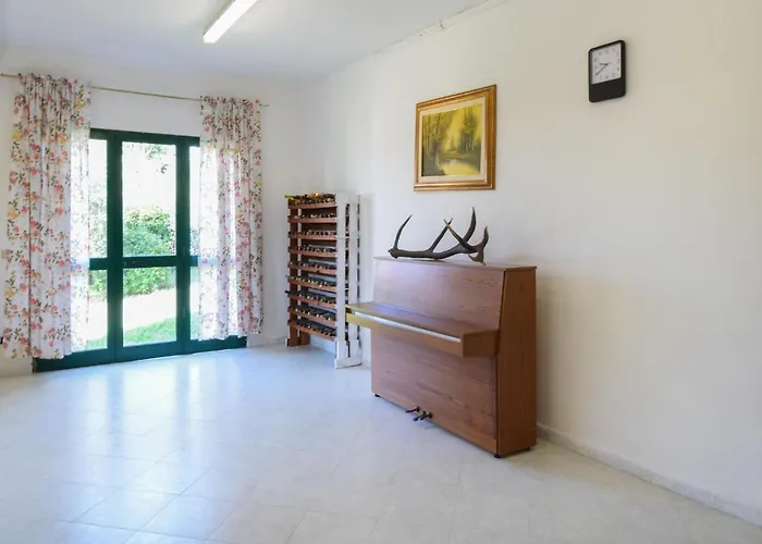 度假居 4 Bedroom Lovely In 圣塔·卢斯