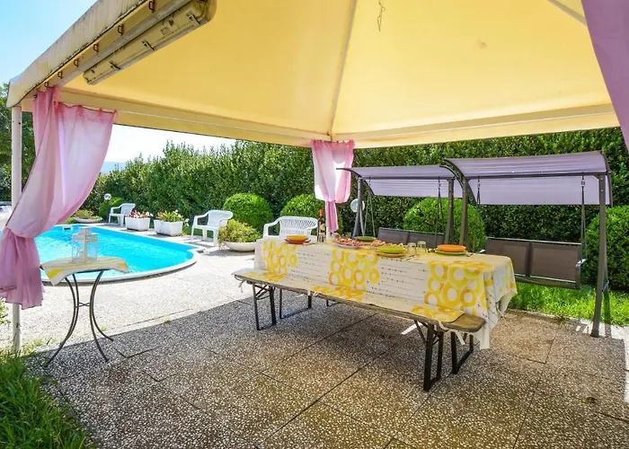 4 Bedroom Lovely In 度假居 *